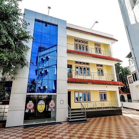 Capital O 85514 Kalpana Hotel Guwahati Exterior foto