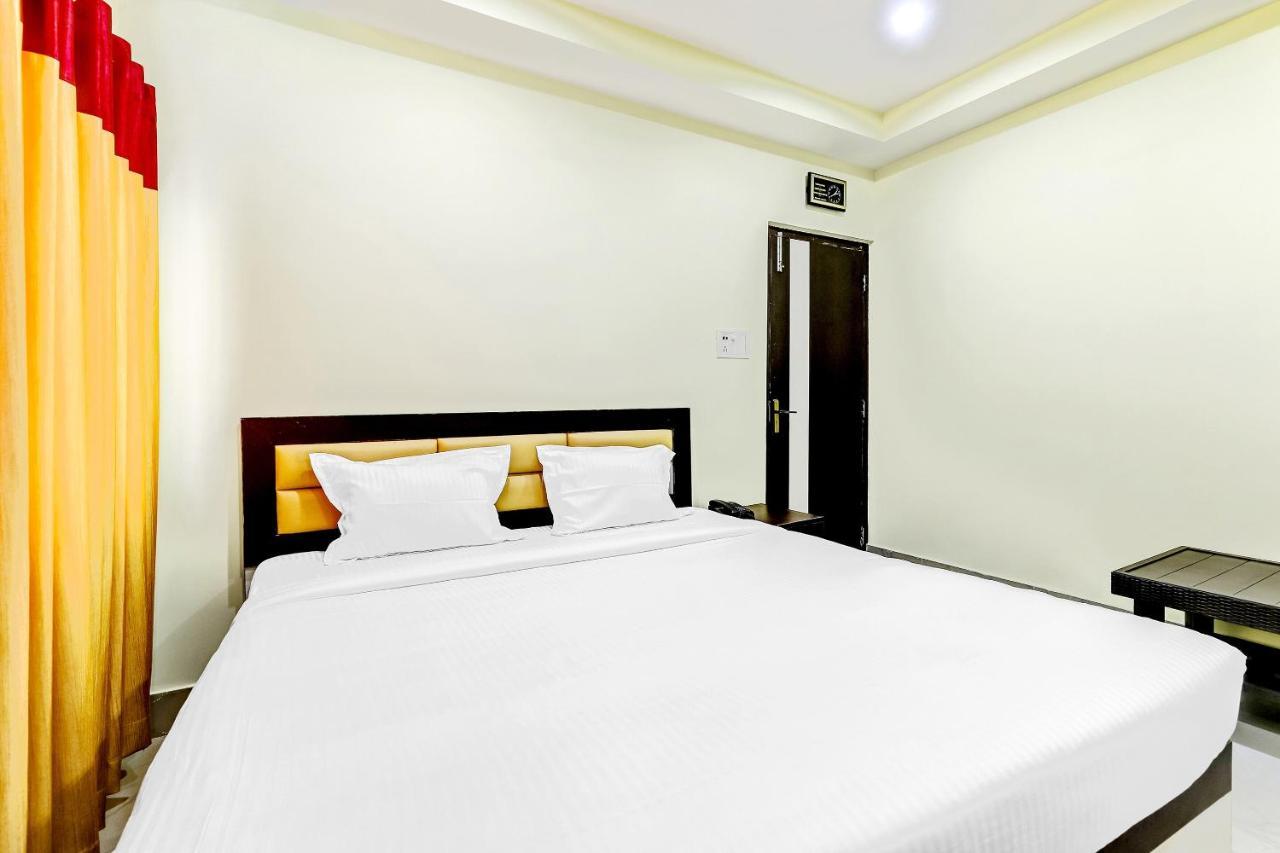 Capital O 85514 Kalpana Hotel Guwahati Exterior foto