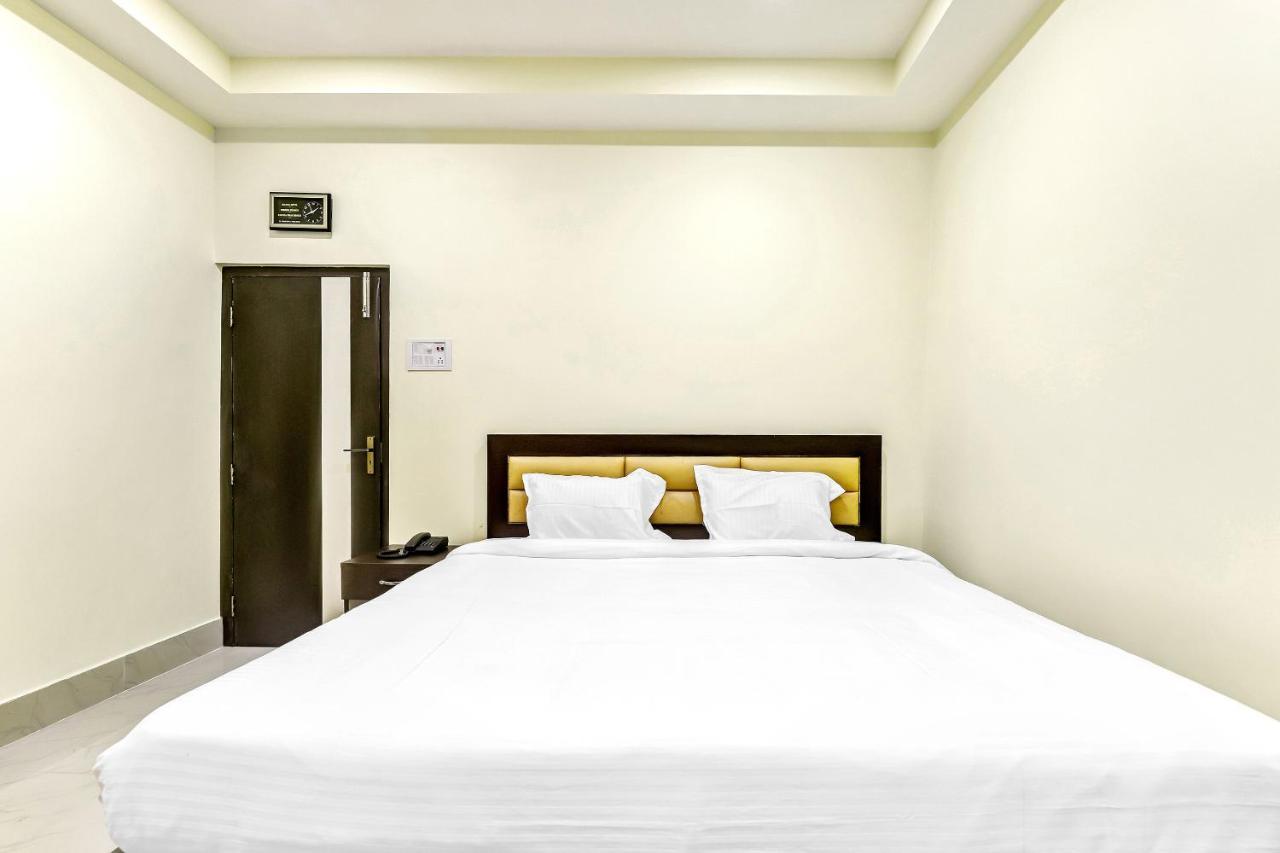 Capital O 85514 Kalpana Hotel Guwahati Exterior foto